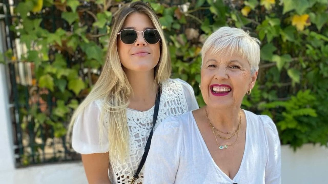 Ana de Juan junto a su madre, con una discapacidad reconocida del 95%