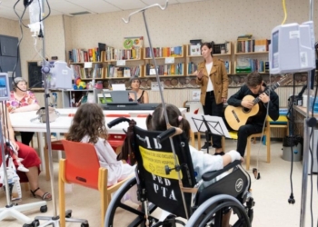 El 'cole' del hospital, un espacio 'invisible' donde los niños ingresados siguen aprendiendo y soñando