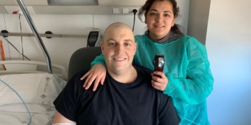 El emocionante sexto 'cumplevida' de Juan, paciente con leucemia que recibió un trasplante de médula ósea