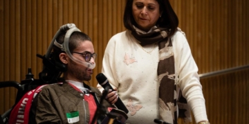 Fran, con Distrofia Muscular de Duchenne, en el Congreso de los Diputados