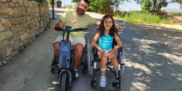 Fran y Aitana, padre e hija que batallan contra la discapacidad: cuando la vida te golpea dos veces