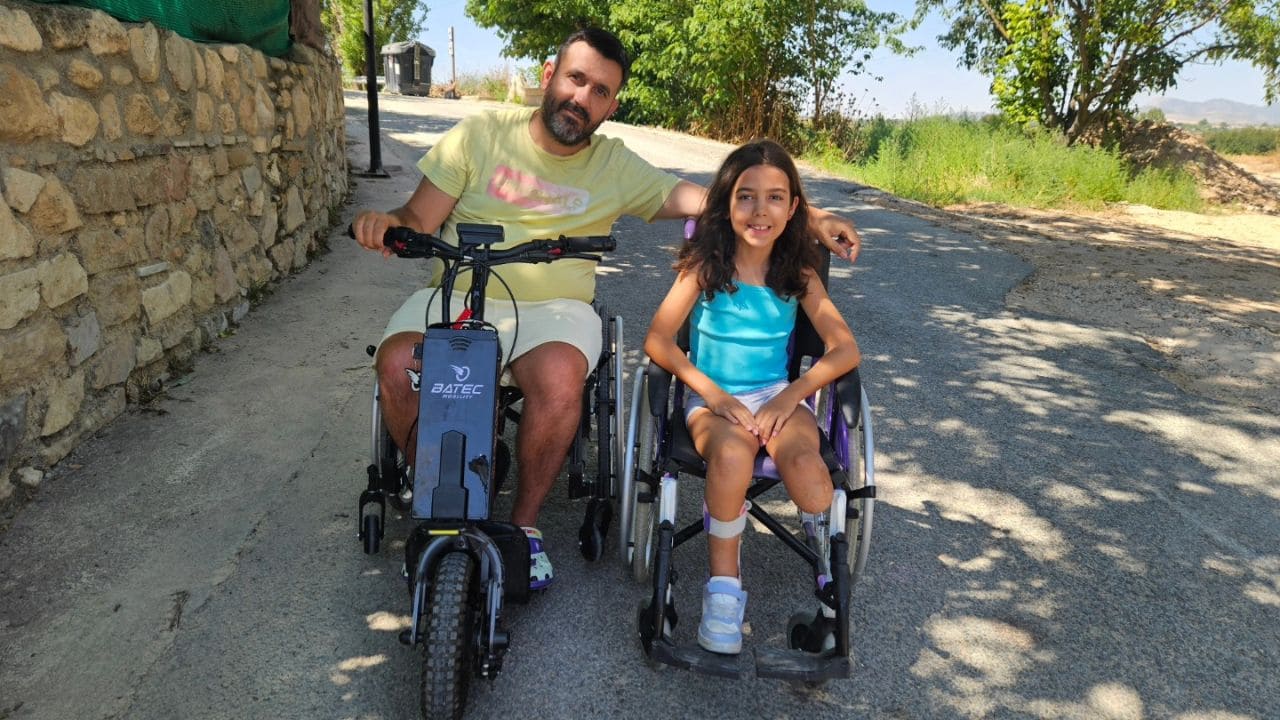 Fran y Aitana, padre e hija que batallan contra la discapacidad: cuando la vida te golpea dos veces