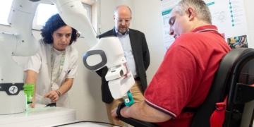 Un 'tercer brazo robótico' para mejorar la neurorrehabilitación de pacientes con lesión medular