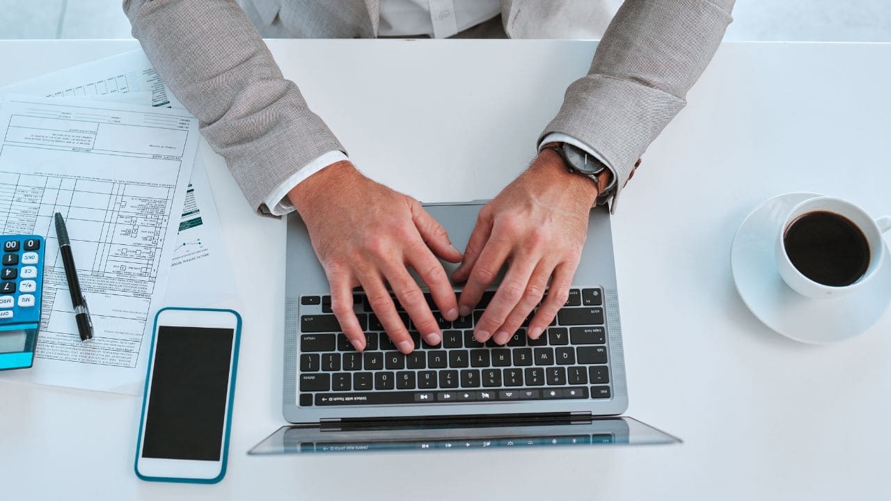 Incapacidad permanente absoluta a un trabajador informático tras sufrir un ictus