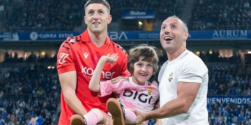 Real Oviedo y Osasuna se unen por 'El Ángel de Javi', un pequeño aficionado con enfermedad de Nedmass