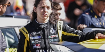 La historia de Lydia Sempere: primera piloto profesional con sordera bilateral profunda en España