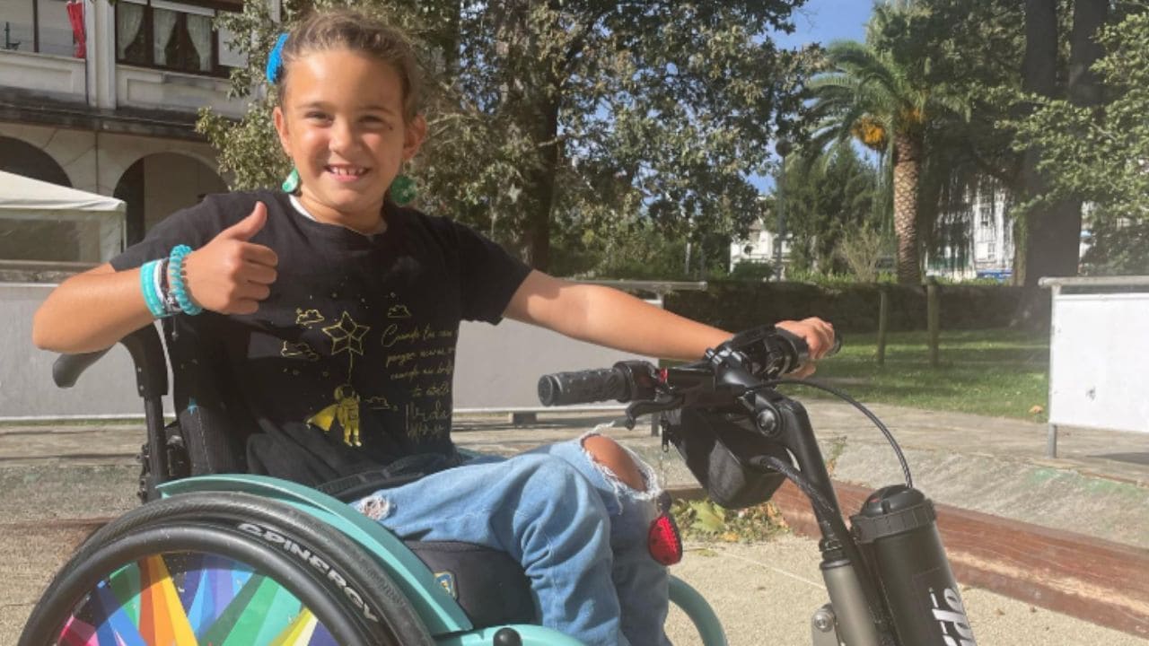 La vida de 'SuperLu', una niña con lesión medular: "No puedo andar, pero sigo caminando adelante"