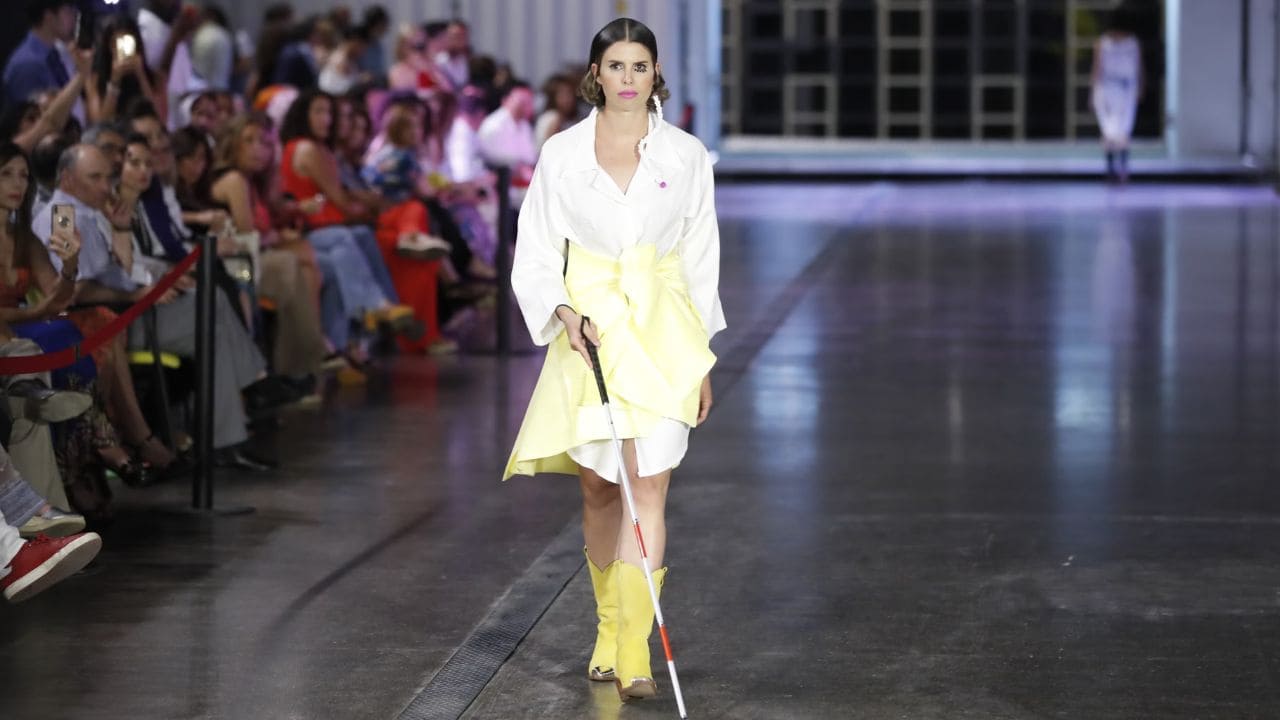 Mireia Mendoza, primera modelo con sordoceguera del mundo: «No somos sordos ni ciegos, somos únicos»