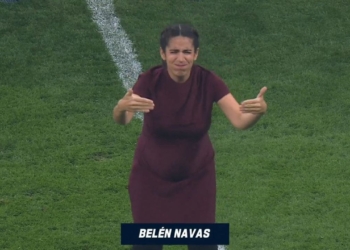 Momento único de la NFL en el Bernabéu: el himno de EE.UU, interpretado en lengua de signos