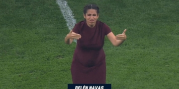 Momento único de la NFL en el Bernabéu: el himno de EE.UU, interpretado en lengua de signos