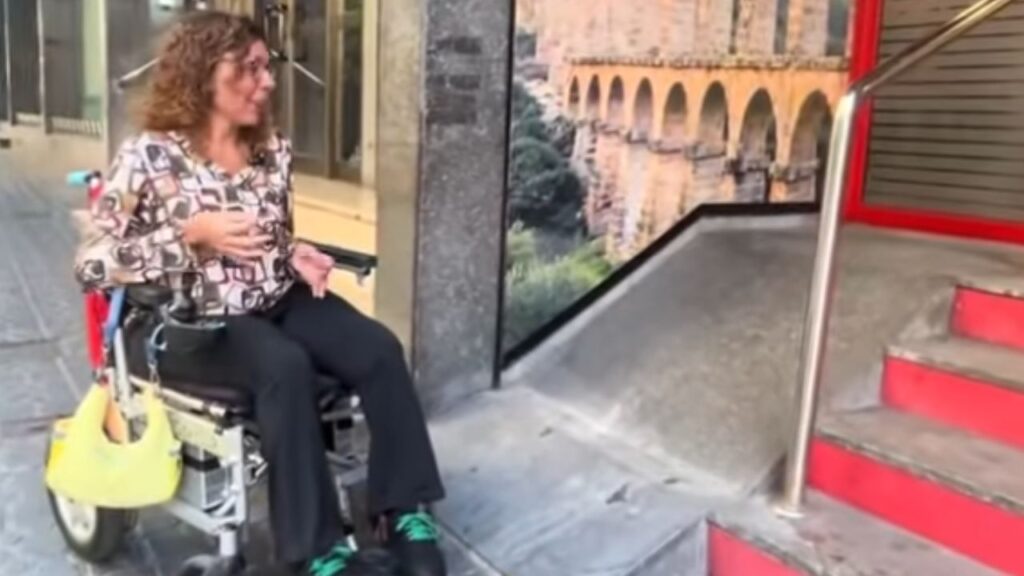 Montse Font denuncia las rampas accesibles que son «inaccesibles»: «Muy mal»
