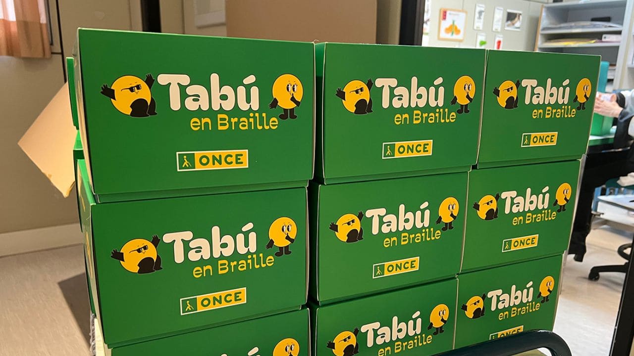 Versión en Braille del juego de mesa 'Tabú'