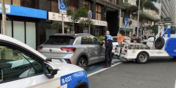 Denuncian a un conductor por aparcar en una plaza PMR sin acreditación