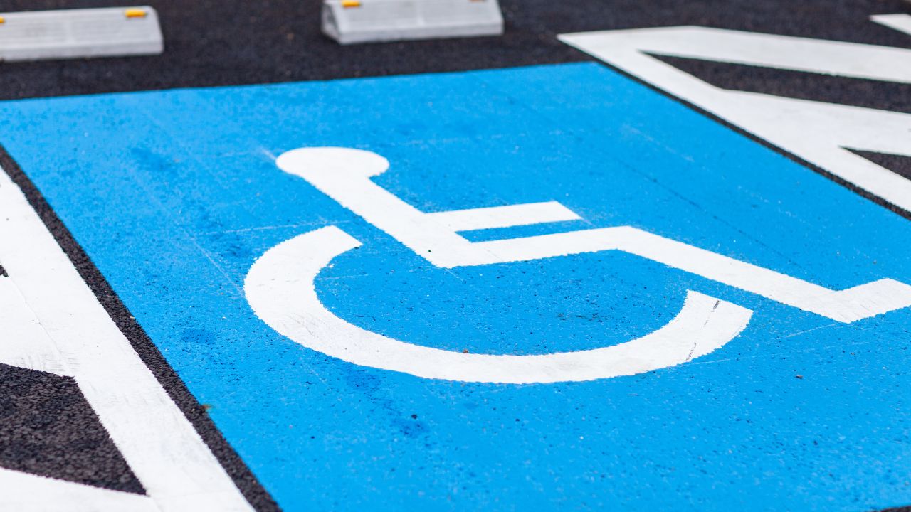 Un nuevo sistema para reducir el fraude de las tarjetas de aparcamiento PMR