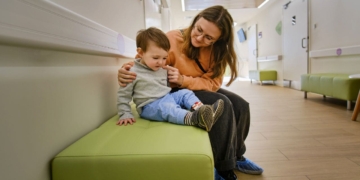 Sanidad aprueba que los menores con discapacidad puedan acceder a quirófano acompañados de sus padres