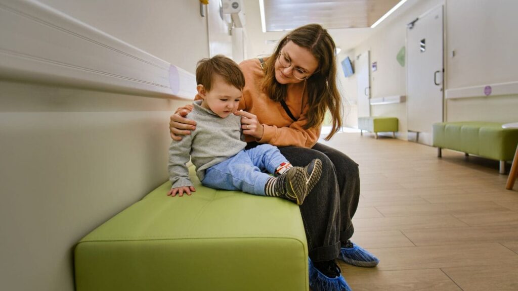 Sanidad aprueba que los menores con discapacidad puedan acceder a quirófano acompañados de sus padres