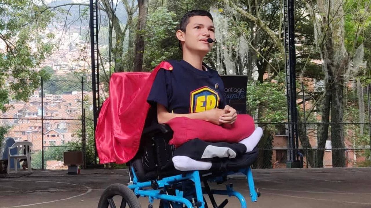 Santiago Zapata, joven escritor con Distrofia Muscular de Duchenne