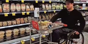 Carrito de supermercados acoplado a la silla de ruedas
