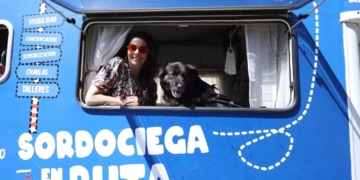 ‘Sordociega en ruta’, el proyecto de Sara Crespo para divulgar y sensibilizar sobre la discapacidad