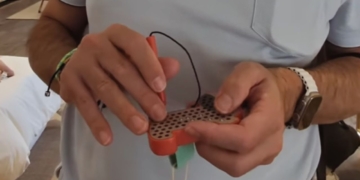 Juguete en forma de perro guía para aprender braille