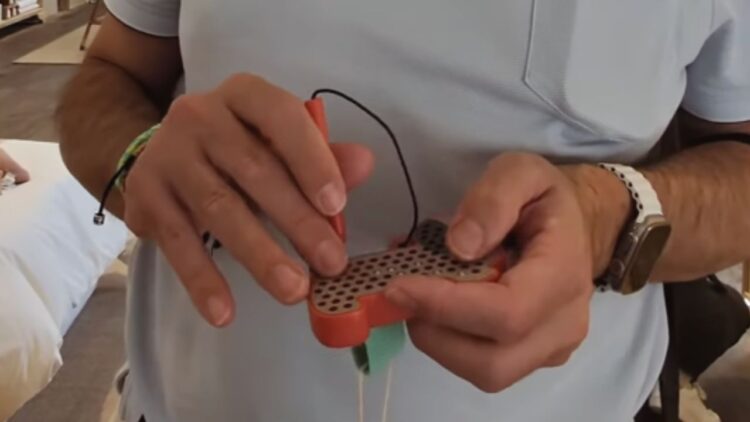 Juguete en forma de perro guía para aprender braille