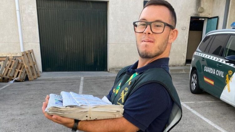Alberto Gil, joven con síndrome de Down en la Guardia Civil
