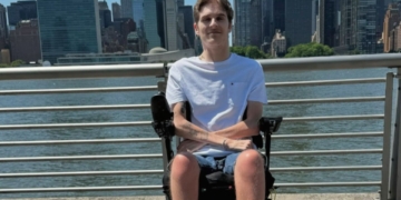 Alejandro Bocija, joven en silla de ruedas tras una lesión medular