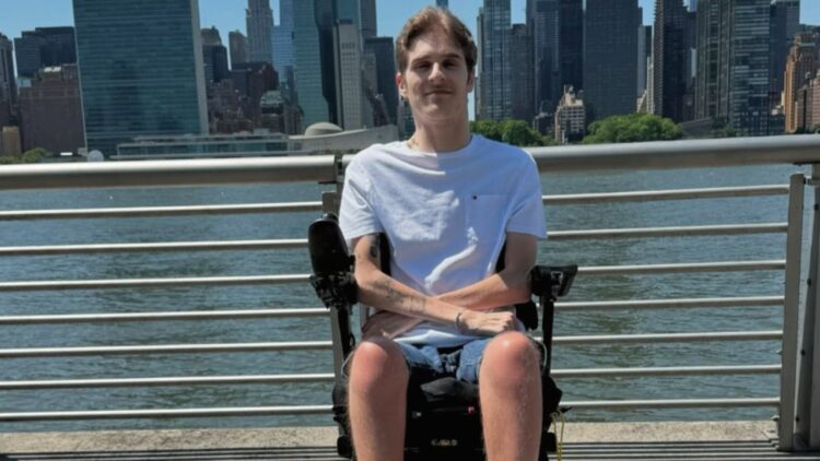 Alejandro Bocija, joven en silla de ruedas tras una lesión medular