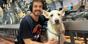 Álex, joven con autismo, y su perro de asistencia plaza PMR