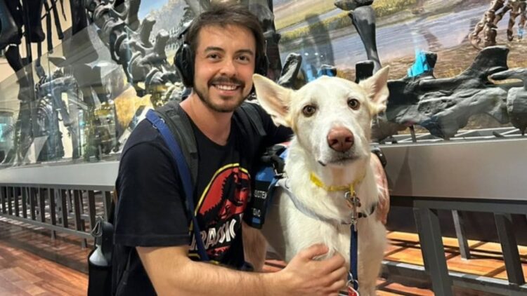 Álex, joven con autismo, y su perro de asistencia plaza PMR
