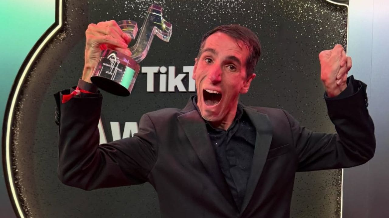 Álex Roca, joven con discapacidad, logra el premio 'For Good' en los 'TikTok Awards 2025'