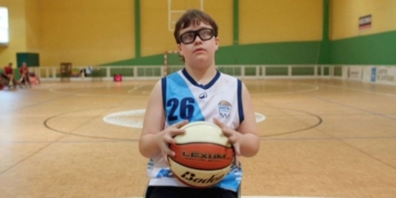 Antón, un joven con discapacidad y jugador de baloncesto adaptado: "En las paralimpiadas nacen los superhéroes"