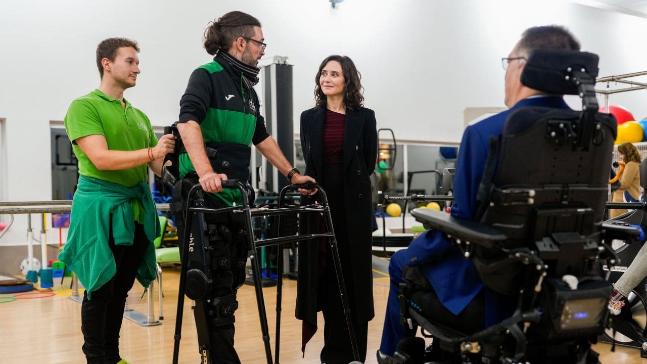Isabel Díaz Ayuso durante su visita a la Fundación Lesionado Medular Decreto de Dependencia