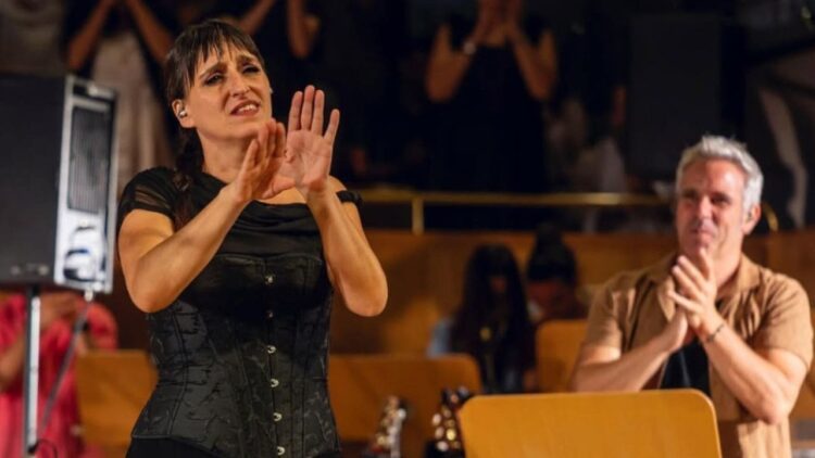 Beatriz Romero, intérprete de Lengua de Signos en los conciertos de Rozalén