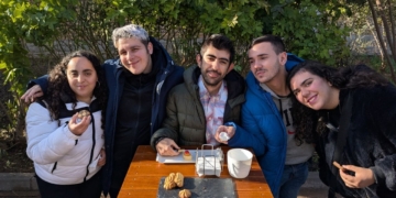 Personas con discapacidad en el Servicio de Apoyos para la Vida Independiente (SAVI) Puerta de Andalucía