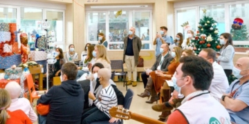 Concierto de Antoñito Molina en el Hospital Virgen del Rocío