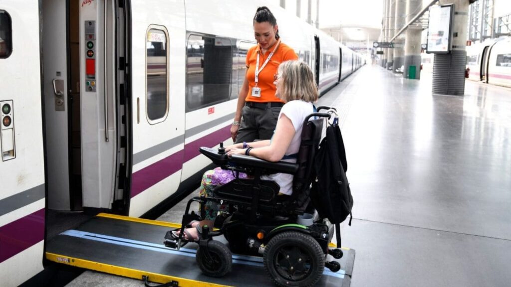El Gobierno anuncia que los descuentos en el transporte se prorrogarán en 2026, con una ayuda adicional