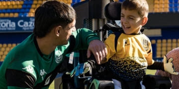 El bonito gesto de la A.D. Alcorcón con Kilian, un 'pequeño guerrero' con parálisis cerebral y epilepsia