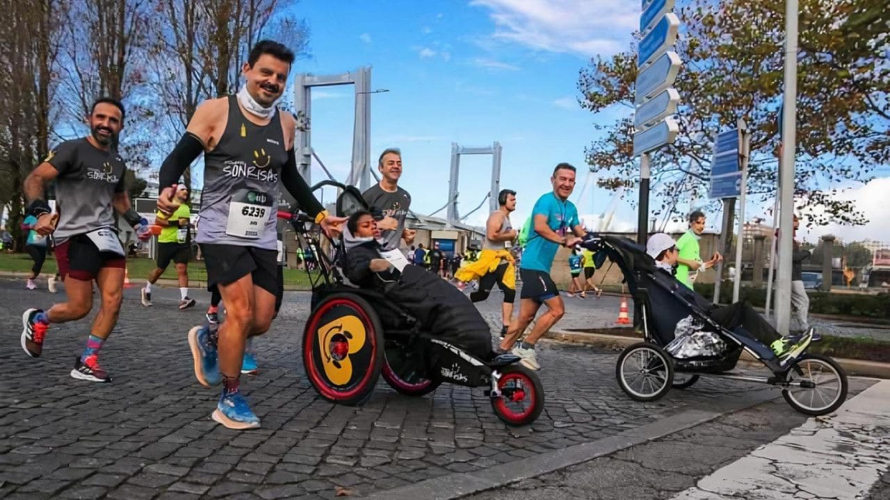 ‘Empujando sonrisas’, una iniciativa que fomenta la inclusión de las personas con discapacidad en el atletismo popular