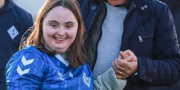 El AEM Lleida ficha a Indiana, joven con síndrome de Down, para su staff técnico