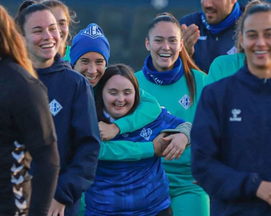 El AEM Lleida ficha a Indiana, joven con síndrome de Down, para su staff técnico