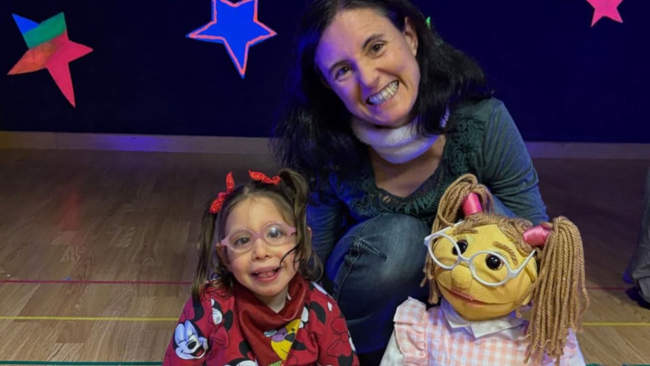 Inma, una pequeña de tres años con el síndrome de Renu: aprender a ir "despacio, pero siempre hacia delante"
