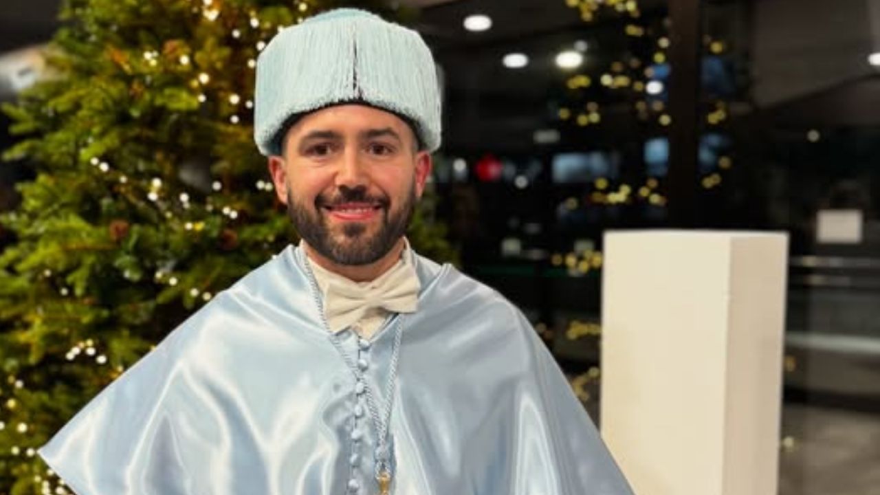 Iván Vázquez, sordo y CODA, investido como Doctor en la Universidad Rey Juan Carlos