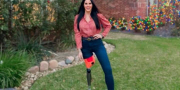 Jamie Blanek, la "mujer maravilla de una pierna": atleta y oradora motivacional tras un accidente que le cambió la vida