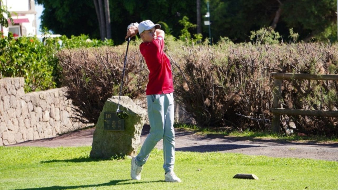 Javier de Bethencourt, joven golfista con artritis reumatoide: una historia de «resiliencia fuera de lo común»