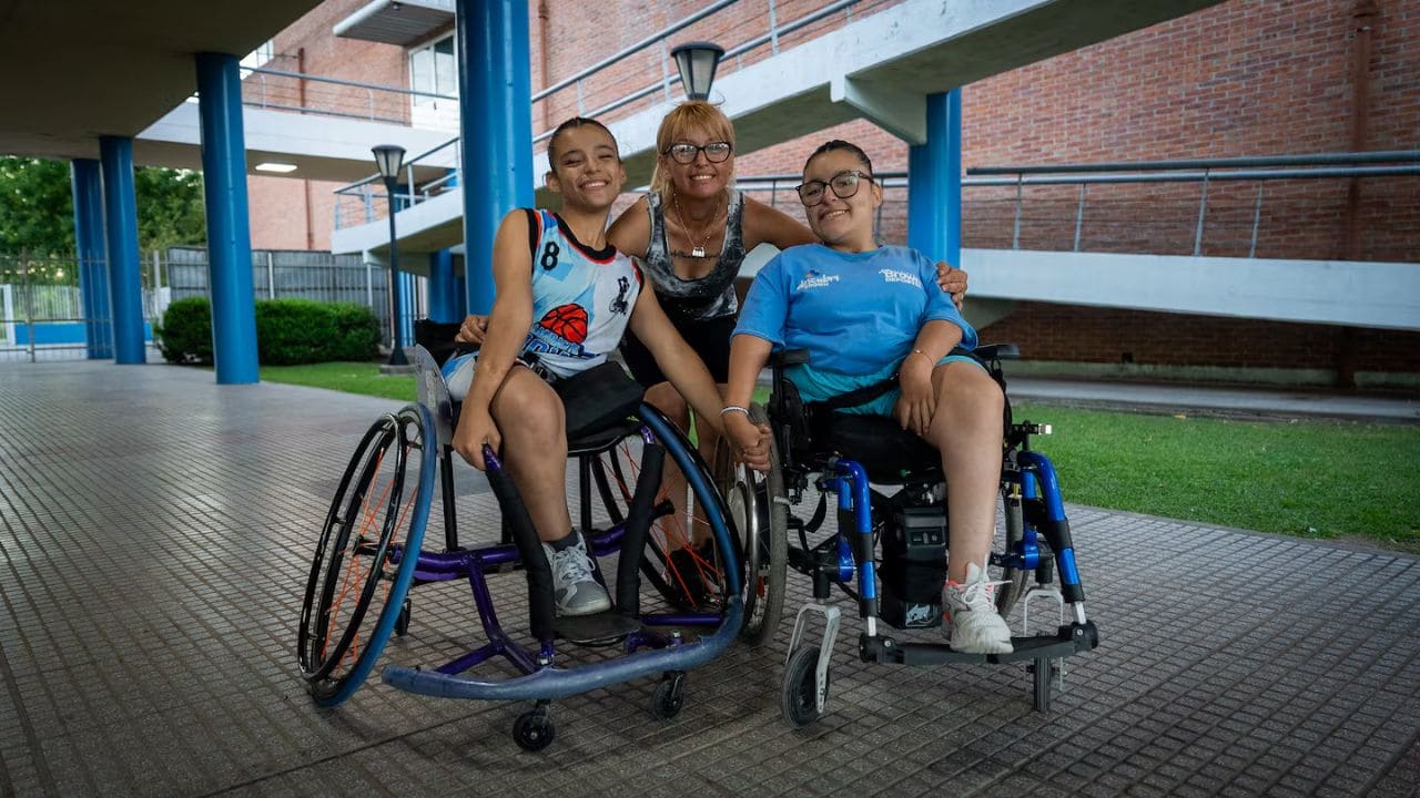 Jazmín y Ludmila, hermanas siamesas y separadas a los cinco meses de vida que brillan en el deporte adaptado