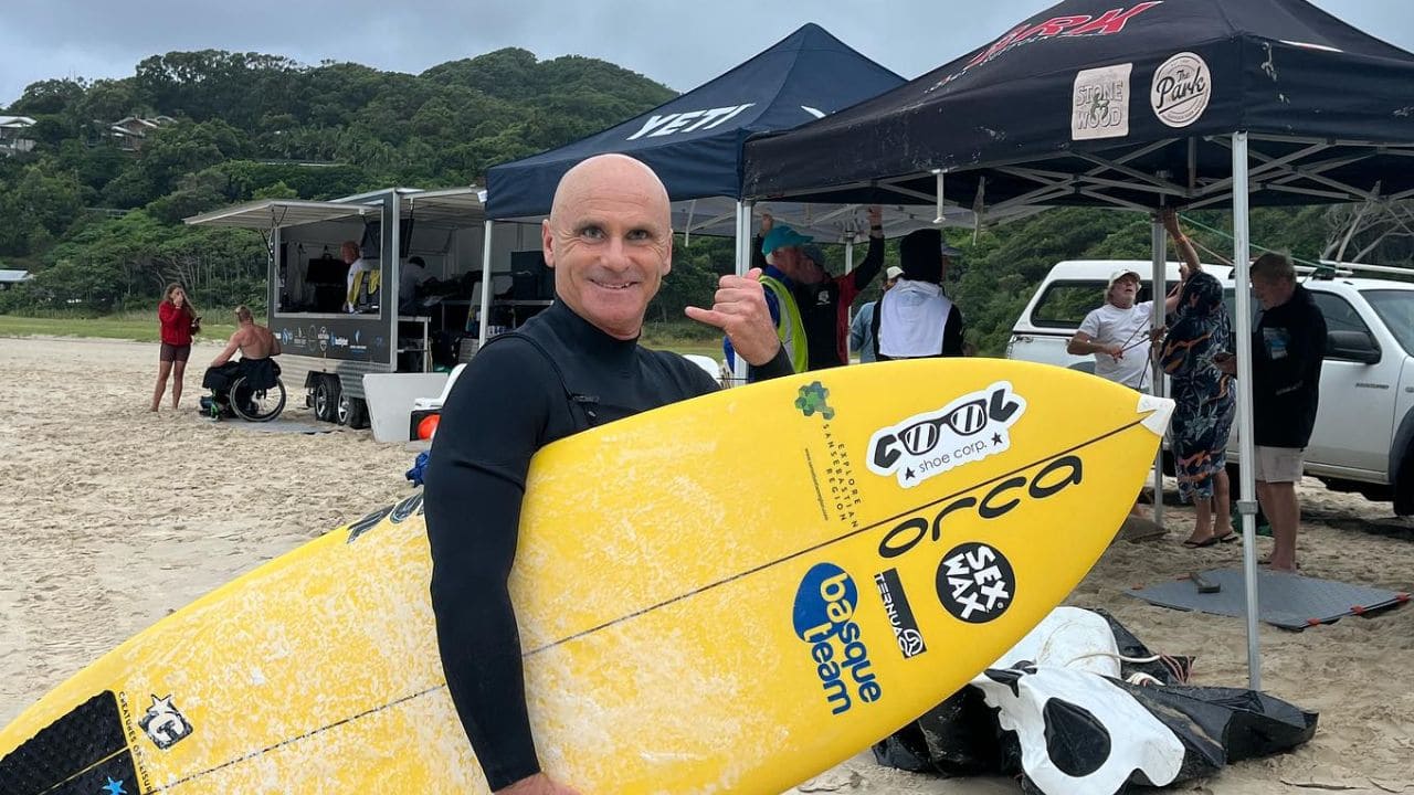 La capacidad de ‘surfear la vida’ de Aitor Francesena, surfista ciego: «Hay golpes que te enseñan a ver de otra manera»