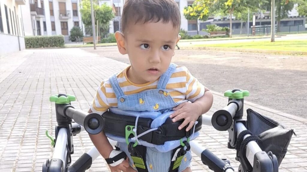 Las secuelas de 'Pablito', un "auténtico guerrero" contra la meningitis: parálisis cerebral baja visión y epilepsia