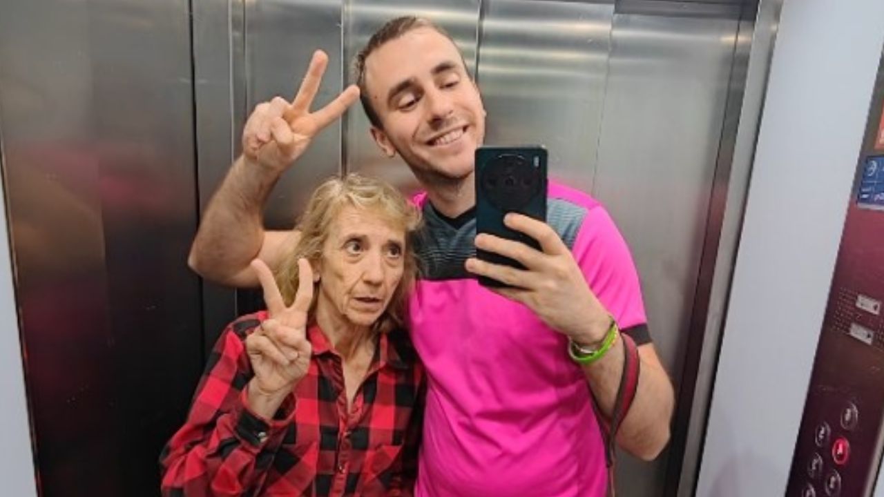 Luis Lozano, el joven que muestra la realidad del Alzheimer a través de su madre en redes sociales