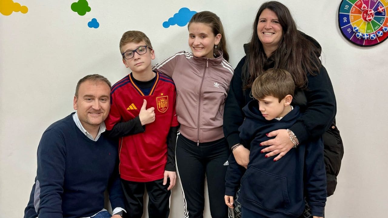 Marian, madre de tres hijos con Ataxia de Friedreich: "Soy feliz con mi vida; la familia es lo más importante, y eso lo tengo"